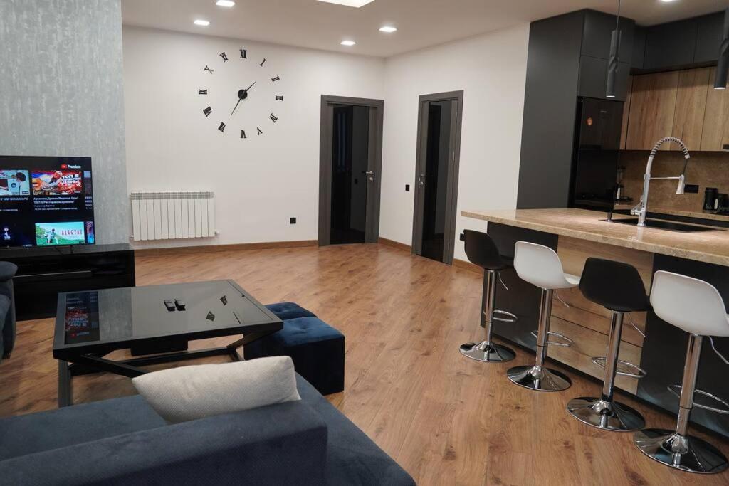 Lovely, Newly Remodeled Apartment In Yerevan! Luaran gambar