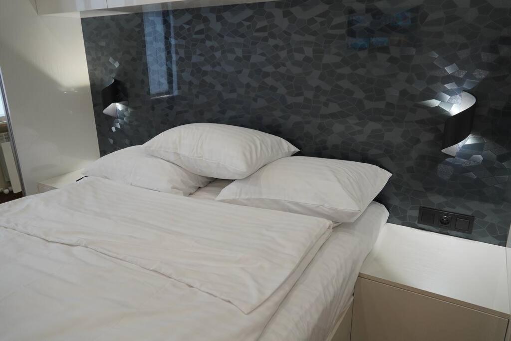 Lovely, Newly Remodeled Apartment In Yerevan! Luaran gambar